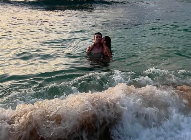 球探体育官网-海中拥吻！湖人新星女友上线,，他曾和霉霉传绯闻