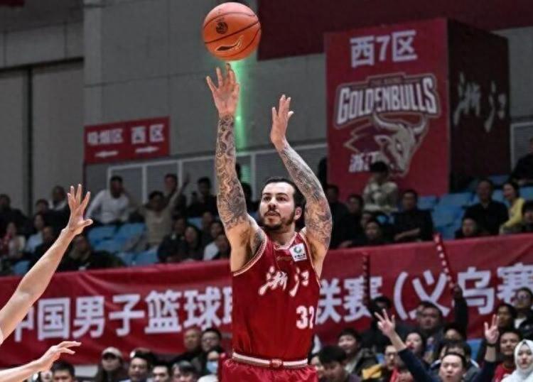 球探体育比分-现役国手！0分0板0助0断，1分钟3犯规，球迷：凭什么进的国家队？